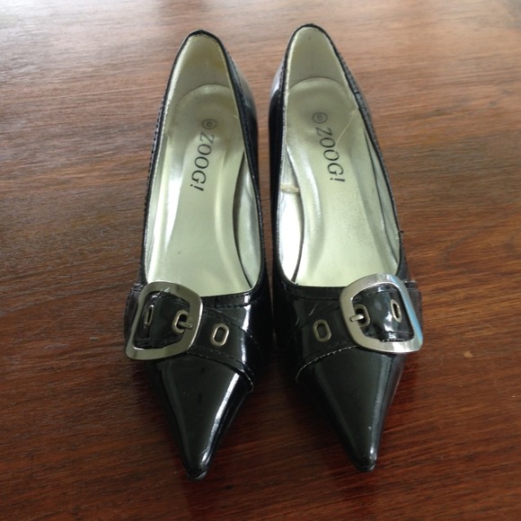 Black pointed closed toe heel - Picture 2 of 2