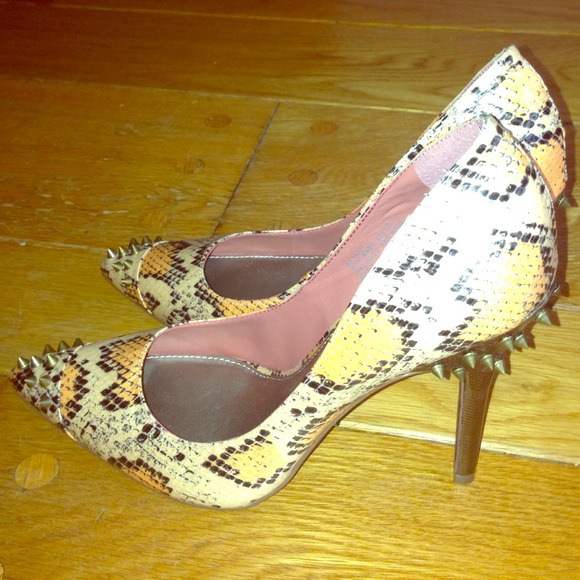 RACHEL Rachel Roy Shoes - NWOT: Rachel Roy Miyang Pointed Spike Pumps