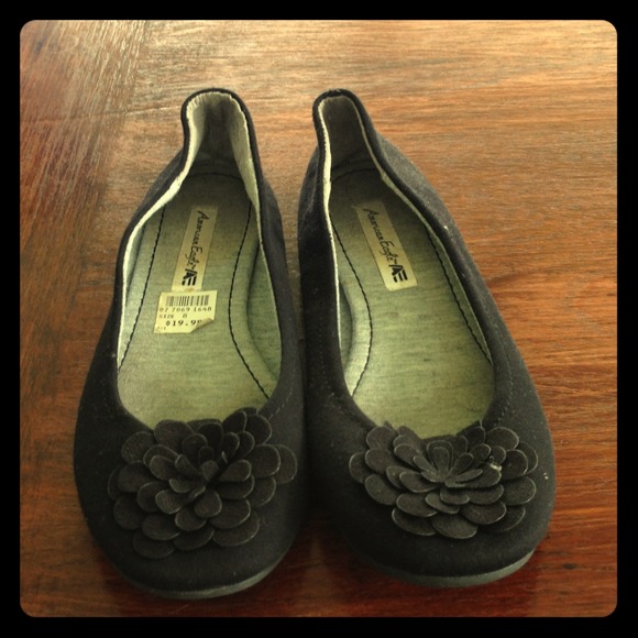 Black flower flats! - Picture 1 of 2