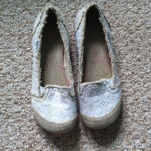 Mudd comfy lace flats