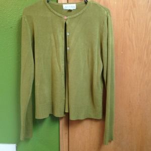 *****BUNDLE HOLD*****Green cardigan and max shirt.