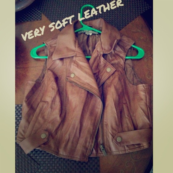 🌼Caramel leather sleeveless jacket🌼