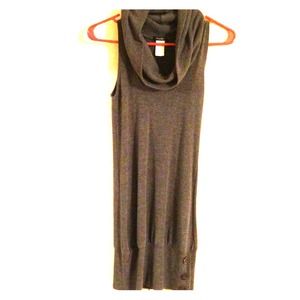 Grey sleeveless tunic