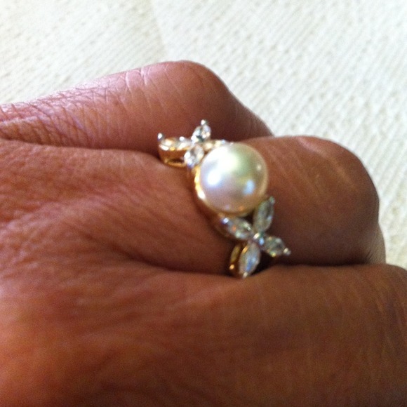 Real pearl and C Z ring. - Picture 2 of 4