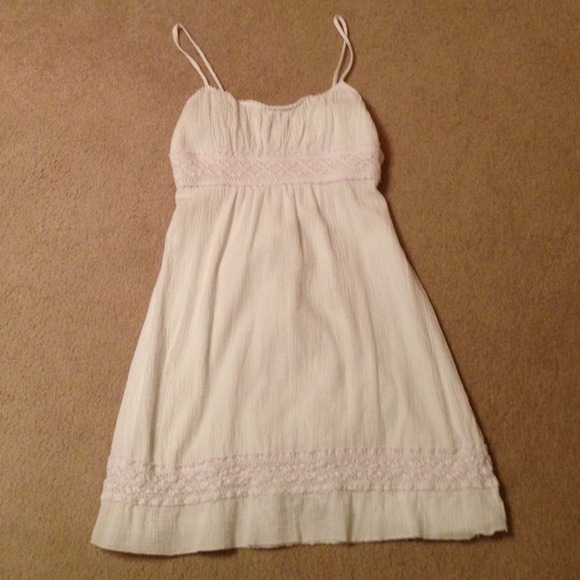 White sundress - Picture 1 of 3