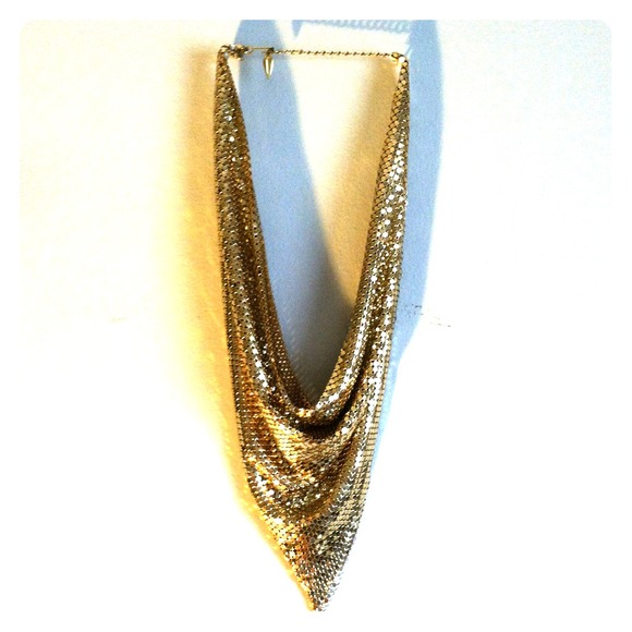 Whiting & Davis Co. Gold sequence necklace 💛