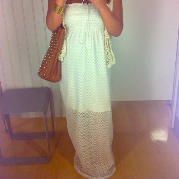 💀SOLD💀White/cream strapless maxi dress💛