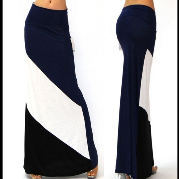 Dresses & Skirts - Cute Navy & Black/White Color Blocked Maxi Skirt🎀