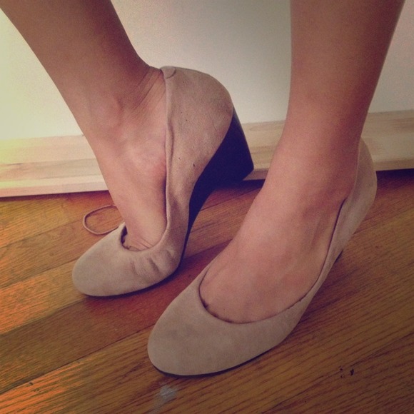Jessica Simpson nude suede wedges