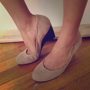 Jessica Simpson nude suede wedges