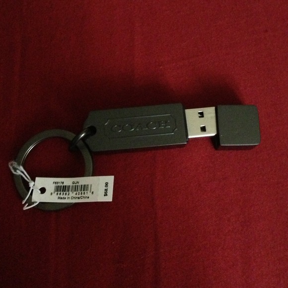 COACH 4 GB USB