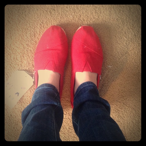 SOLD red classic TOMS