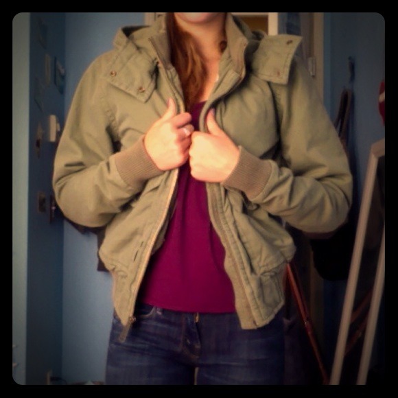 💋SOLD💋 Aritzia olive bomber jacket NWOT