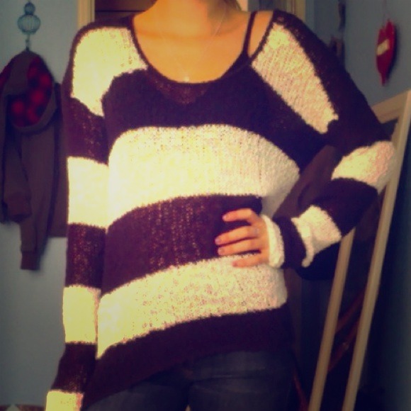 💋SOLD💋Aritzia navy/white striped sweater NWOT