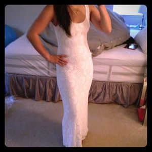 Sold on ebay - MinkPink Lace Maxi Dress Aritzia