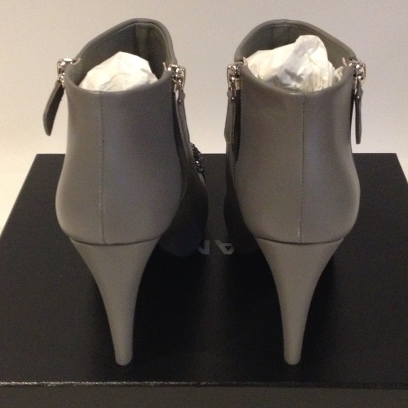 🚫SOLD🚫CHANEL✨NEW ✨GRAY LAMBSKIN BOOTS TWEED - Picture 3 of 4