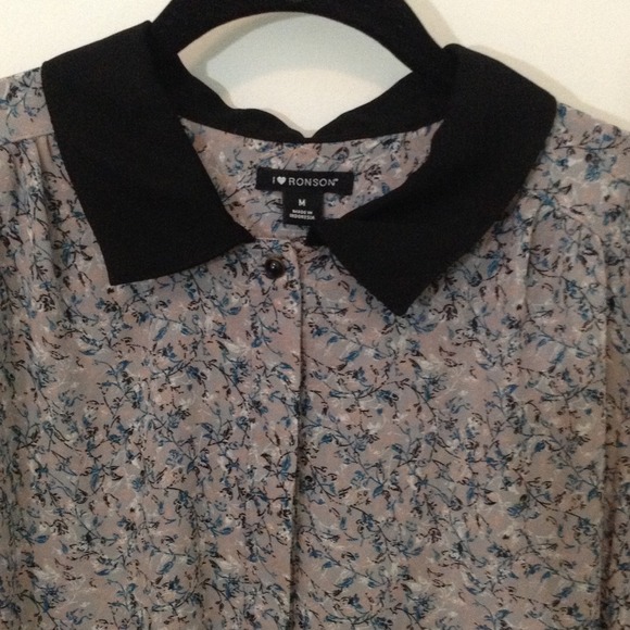 📌SOLD📌 Vintage Inspired Floral Blouse - Picture 2 of 4