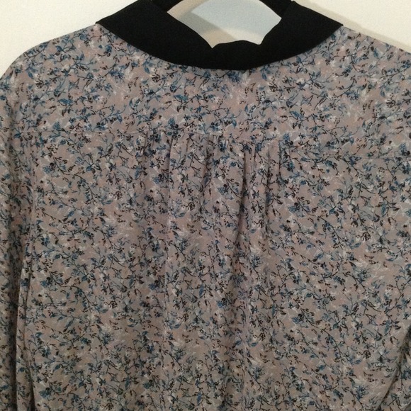 📌SOLD📌 Vintage Inspired Floral Blouse - Picture 3 of 4