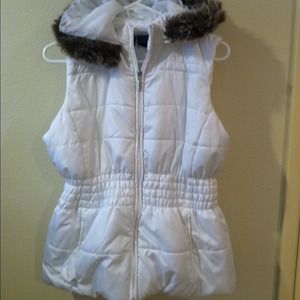 White vest with fur hoody
