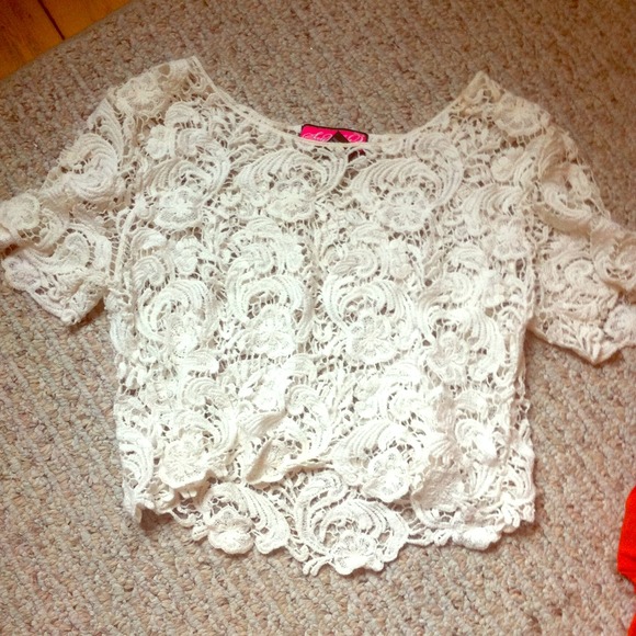 Sz small White Lace crochet crop top cute shirt