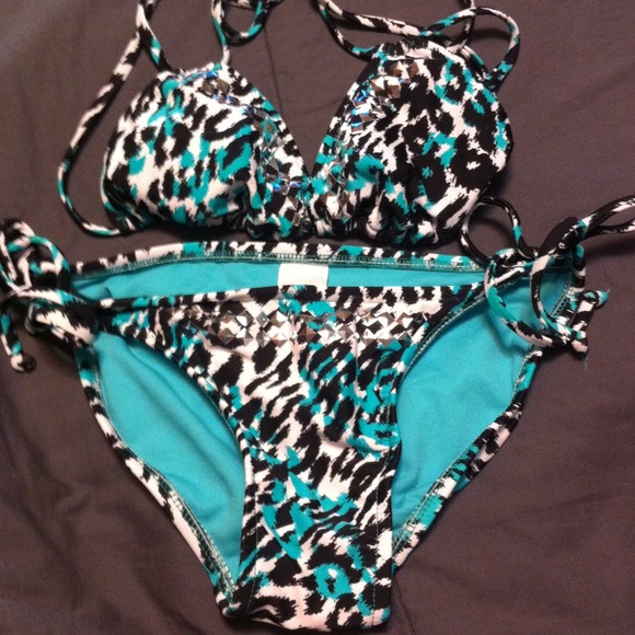 💰 SOLD💰Cheetah and stud bikini