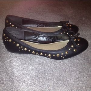🎉Reduced🎉Black flats with gold studs