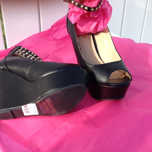 Sold🌹Charlotte Russe studded peep toe shoes - Picture 4 of 4