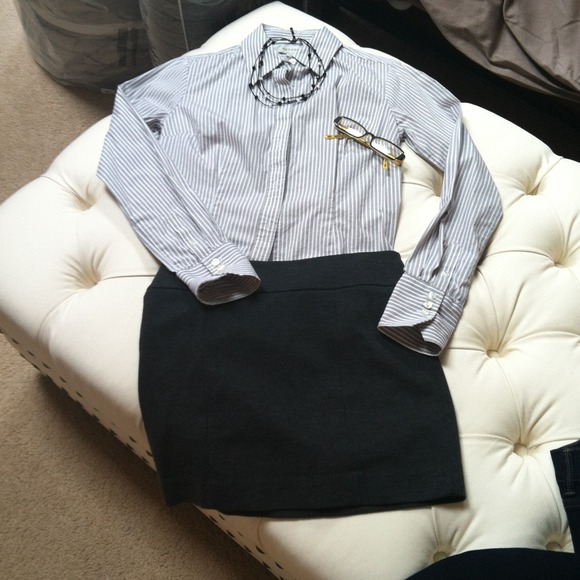 ❌Consignment❌Gray & white stripe button down