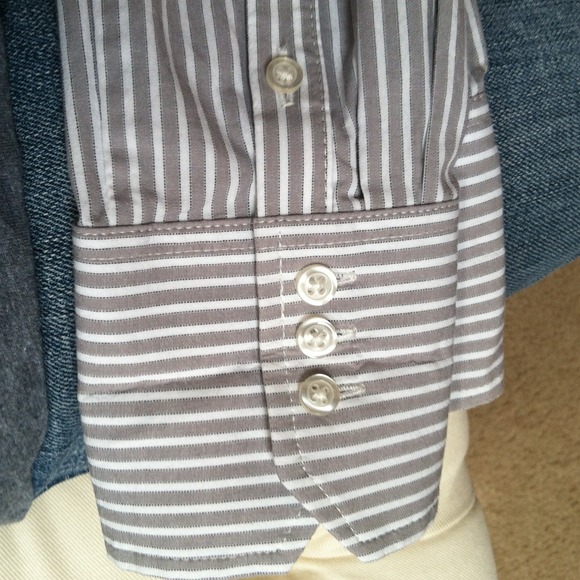 ❌Consignment❌Gray & white stripe button down - Picture 4 of 4