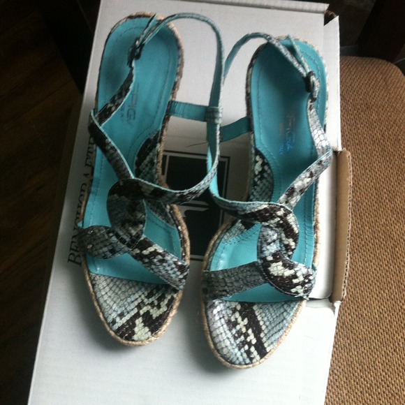 Via spiga wedges size 7.5 but fits like 7 - Picture 3 of 3