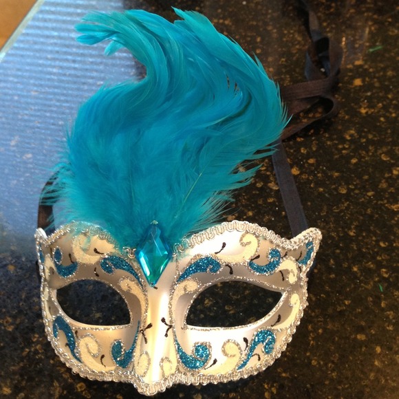 Accessories - Blue feather mardigras mask never worn!!