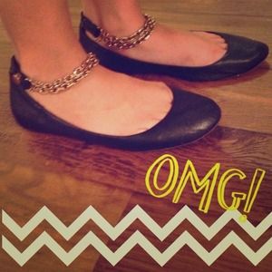 ✨GAP leather black flats w/ gold chain ankle strap