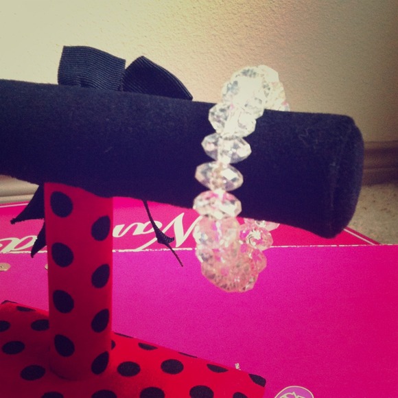 Clear crystal bracelet