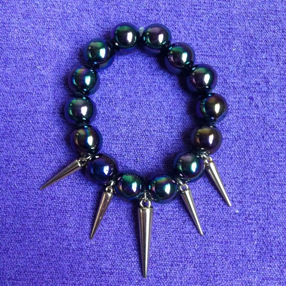 Dark pearlescent bracelet