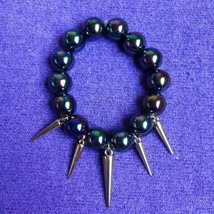 Dark pearlescent bracelet