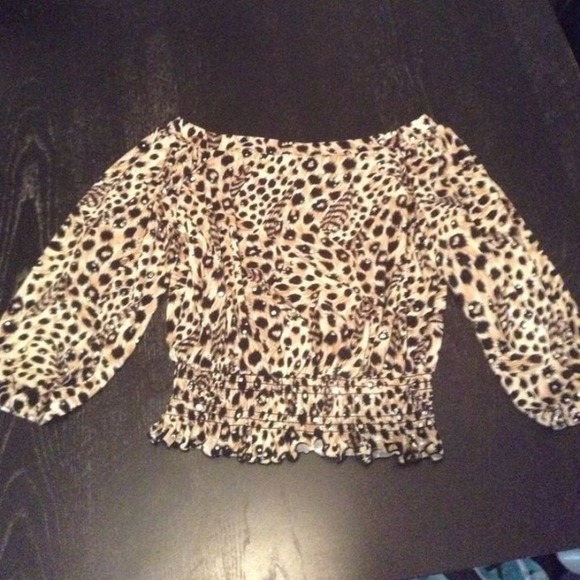 💢Reduced💢from $30 Leopard top NWOT