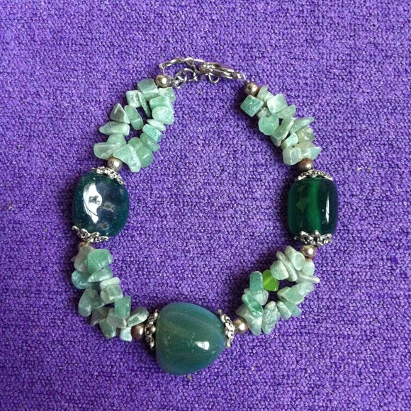 Green stone and crystal bracelet