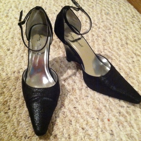 Black sueded wedges!