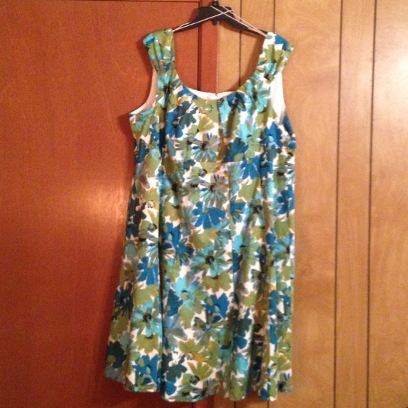 ✂️PRICE CUT✂️London Times dress - size 22
