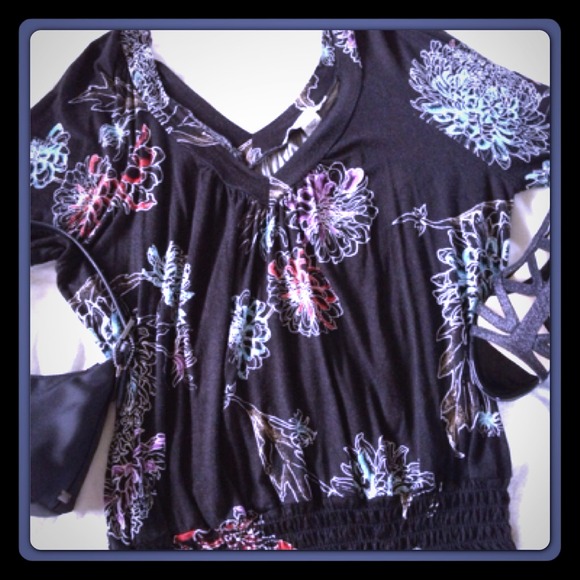 💐Bundled!! floral v-neck top💐