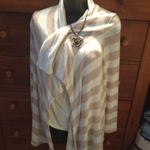 Sold in bundle Splendid cardi