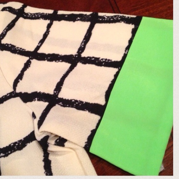 A chiffon patchwork o- neck short sleeve T- shirt - Picture 3 of 4