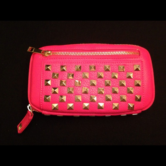 Steve Madden Clutches & Wallets - 👜REDUCED👜 Steve Madden Coral Studded Clutch