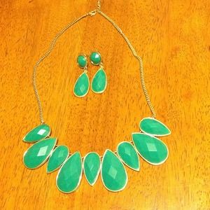 Beautiful green gemstone water drop set.