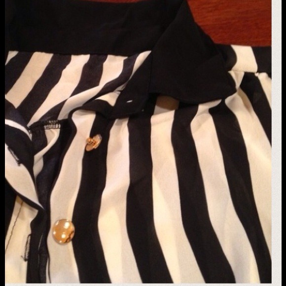 A medium- long shirt - white and black chiffon - Picture 2 of 2