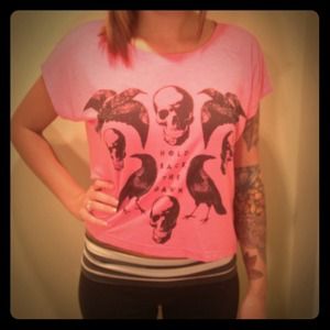 pink tshirt with skulls & crows