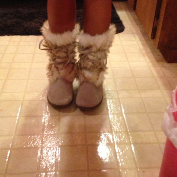 Wanted Boots - Cute fuzzy/fur winter boots!