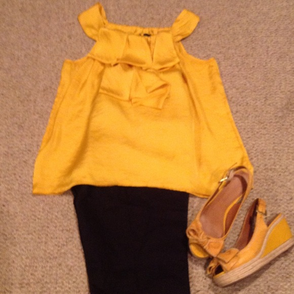 Spread sunshine in this sleeveless blouse