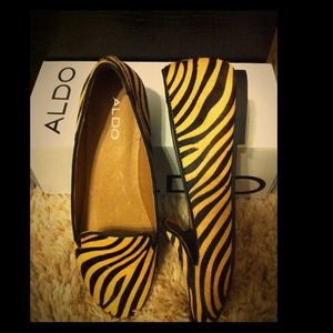Tiger pattern flat loafers. Sz 8