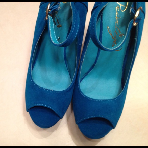 Blue Sueded heel-less wedges - Picture 2 of 3
